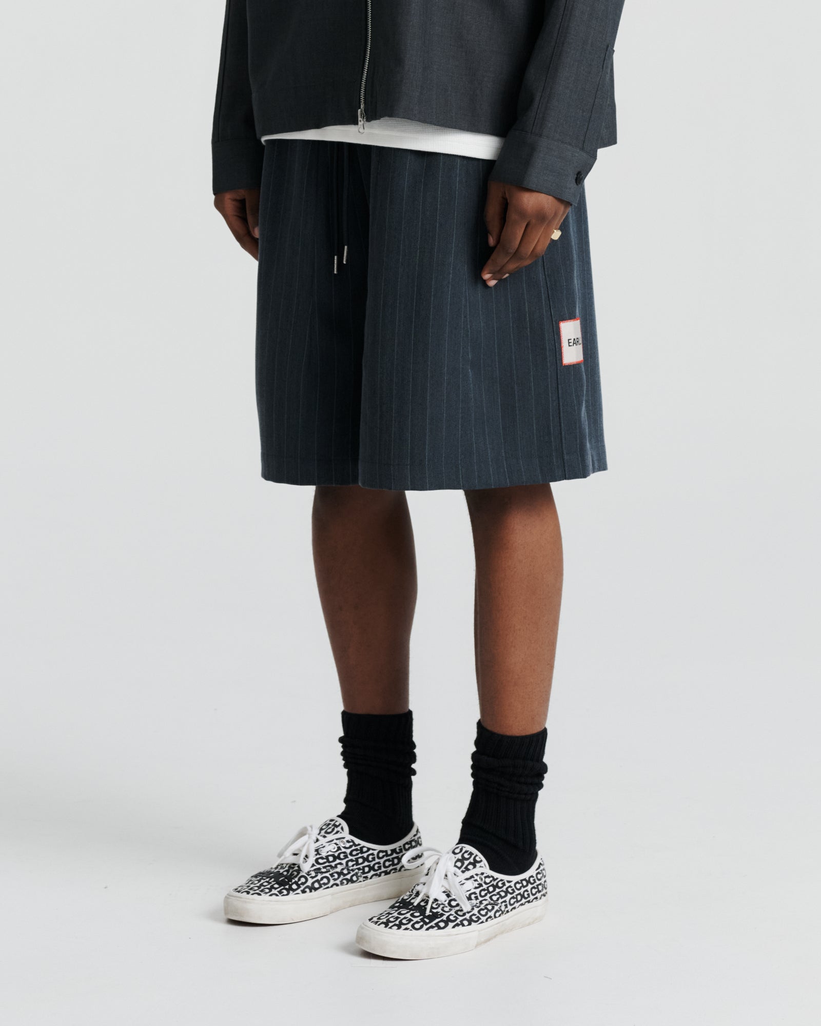 Relax Short - Navy Pinstripe
