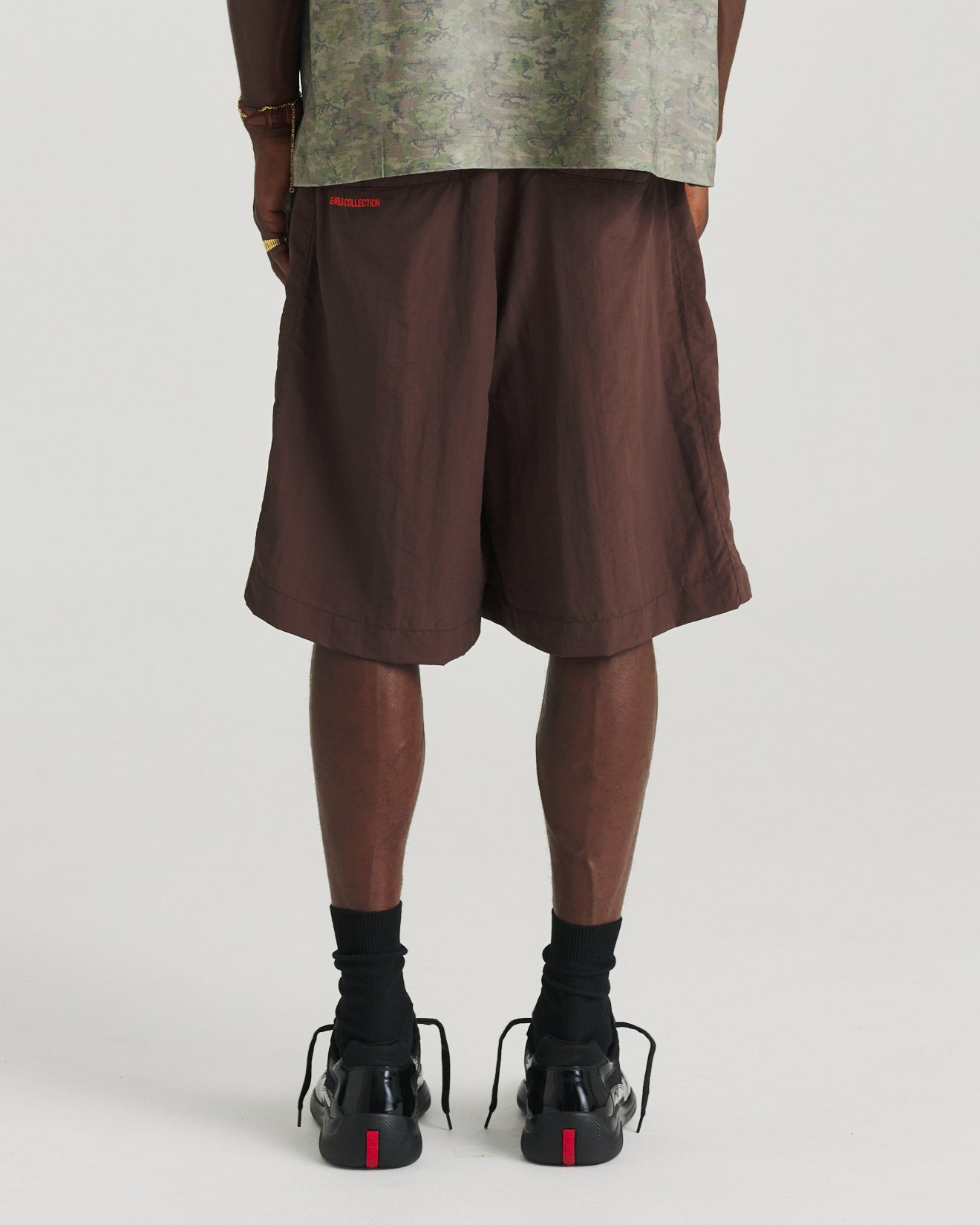 Nylon Relax Short - Brown – Earls Collection