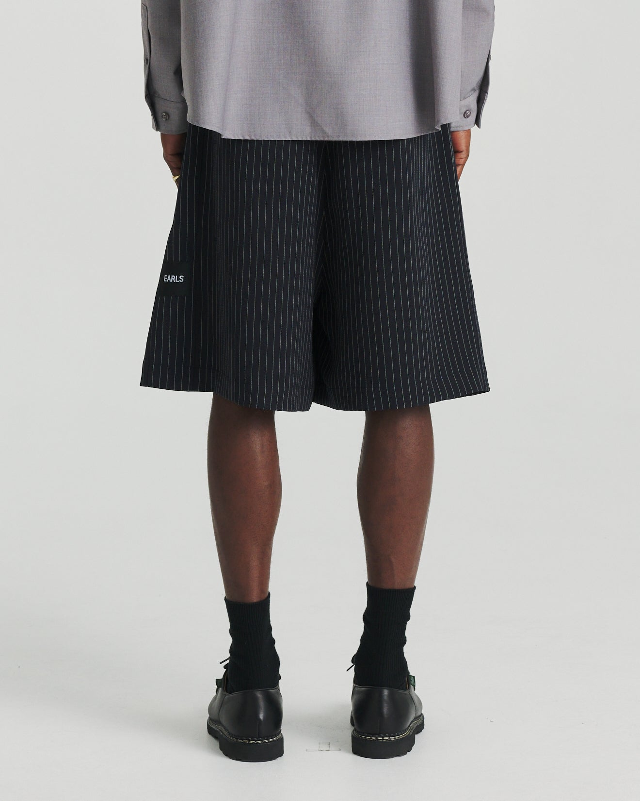 Relax Short - Navy/Silver Pinstripe